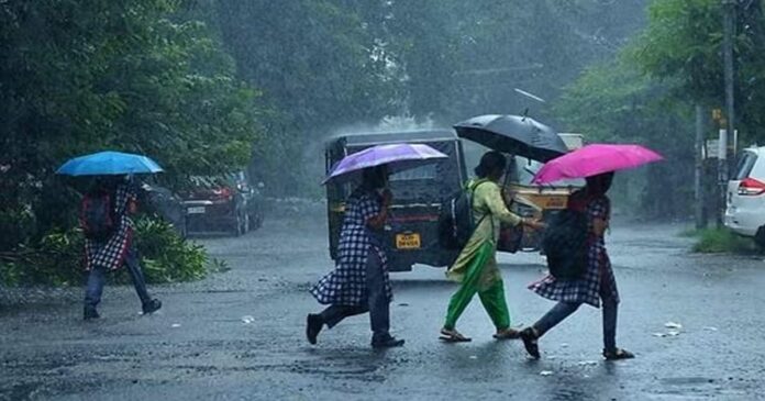 Heavy rain in capital, orange alert in four districts, rain likely till Wednesday
