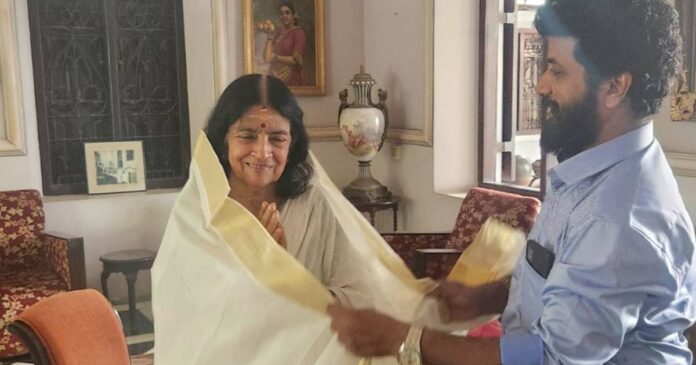 Congratulation flow for Padma Shri awardee Aswathi Thirunal Gauri Lakshmi Bhai! Honored by Brahmins Service Society and Akhil Tantri Pracharak Sabha