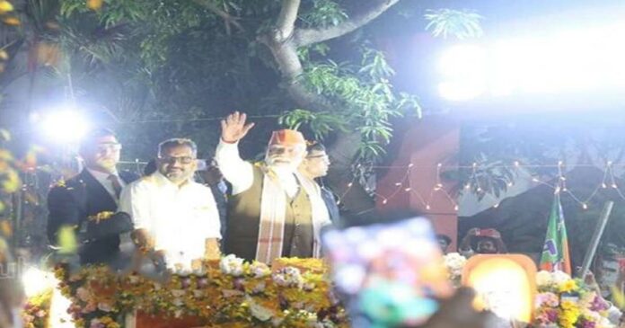 Prime Minister Narendra Modi turned night in Kochi into day! Janasagaram welcomed Jananayaka with shower of flowers