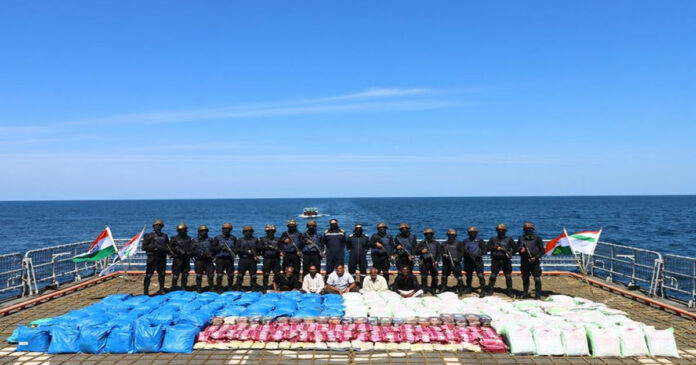 Huge drunk hunt on the coast of Gujarat! 5 Pakistani nationals arrested with 3,300 kg of drugs