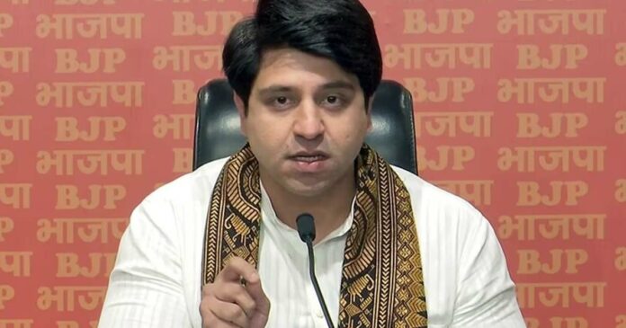 'For Congress, Muslims are just a vote bank; The party who pretends to be with them only causes losses to them'; Shehzad Poonawala with criticism