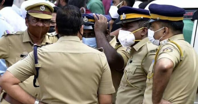 Will the truth be revealed? Allegedly that a drunk S.I. threw out a gun and waves during a train journey; investigation against 10 officers who went on duty in North India