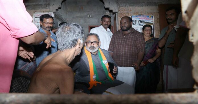 Half-finished houses, drinking water shortage! In front of Rajiv Chandrasekhar, the residents of Aryangode Parinjappara Colony explained their situation with tears in their eyes; The NDA candidate said that the problem will be solved by including it in central projects