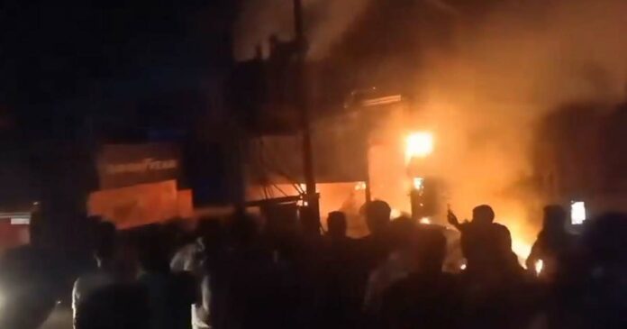 Short circuit in the mobile phone charger! Four children were burnt to death in a house fire in Meerut