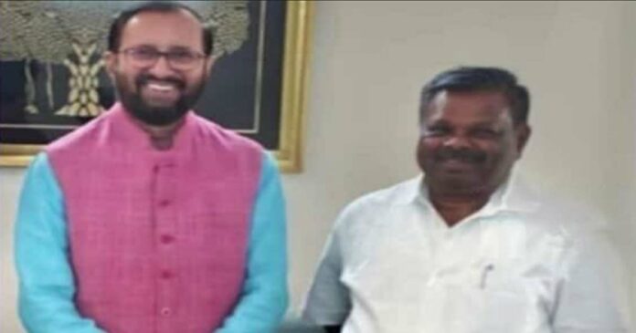 The flow continues.. Former CPM MLA S. Rajendran also to BJP? Meeting with BJP leader Prakash Javadekar at his residence in Delhi