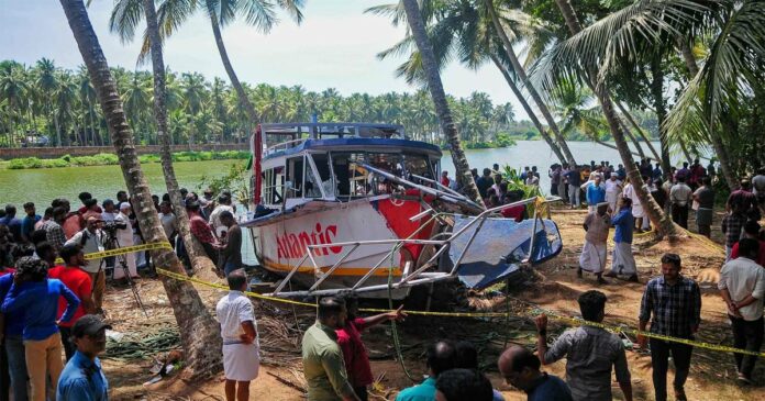 Tanur boat disaster! Complaint of not receiving the medical aid announced by the government; After losing his wife and son in the disaster, a native of Parappanangadi wandered from hospital to hospital with his 2 children who survived.
