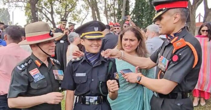 His father died for his country when he was three years old; After 20 years, the daughter became a part of the army by wearing the same uniform of her father! This is a proud moment!!