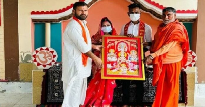 Three years ago, he converted to Islam and married his girlfriend, a Hindu girl; Today, Shahjahan accepted Hinduism along with his wife after realizing the greatness of Sanatana Dharma