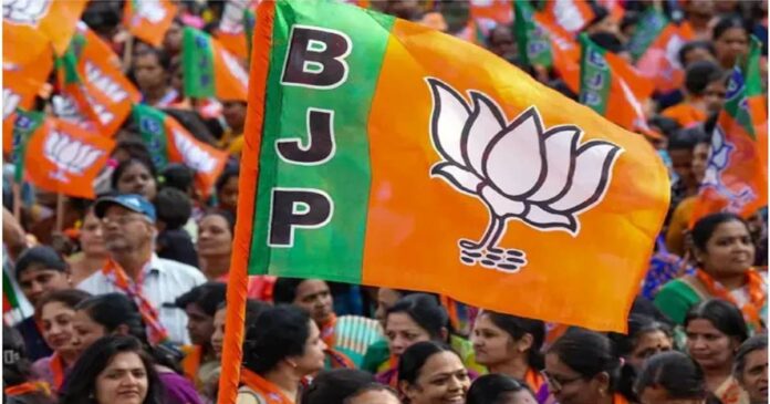 Accepting about 20 workers who left the Congress and CPM parties and joined the BJP, K. Surendran; The state president said that those who joined BJP will never have to bow their heads