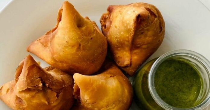 Condoms, Gudka and stones inside the samosas distributed in the automobile company! Police case against five people in Pune