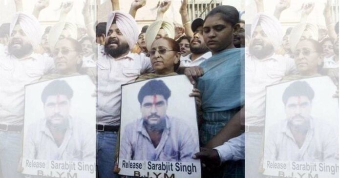 Pakistani goon Amir Sarfraz, who brutally murdered Indian citizen Sarabjit Singh in jail, was shot dead by unidentified assailants.