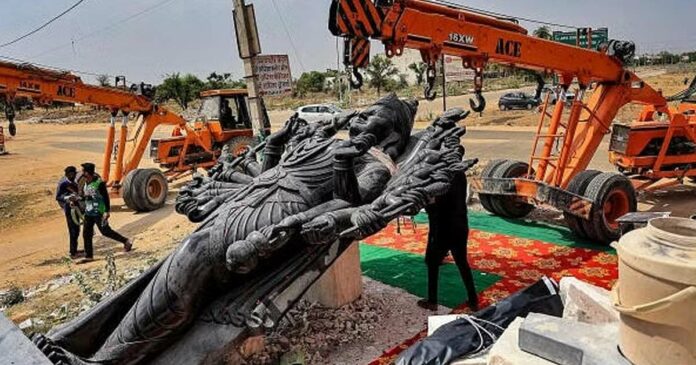 The country's tallest marble idol can now be seen at Pournamikkavu in ​​Thiruvananthapuram! The idol made in Rajasthan left for Kerala