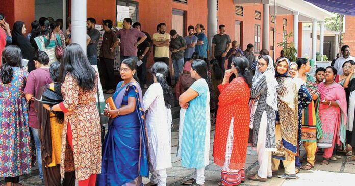 Long line of voters in many booths despite the end of polling time! Kerala has written the verdict in all 20 constituencies in the Lok Sabha elections; Counting of votes on June 4