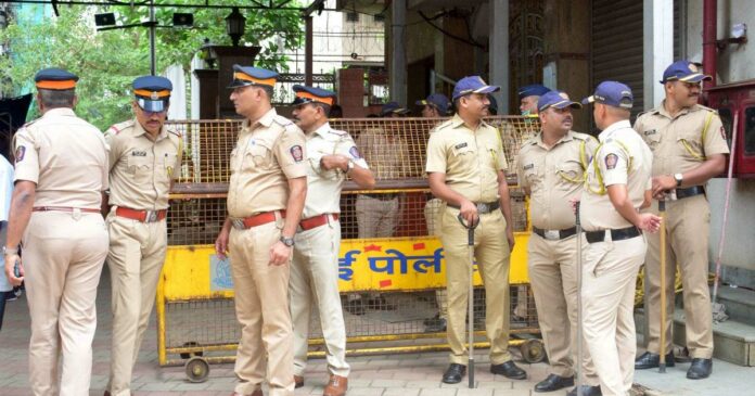 Lok Sabha Elections; Mumbai Crime Branch nabs illegal weapon holders; The police intensified surveillance