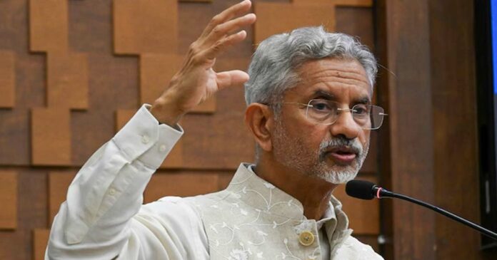 Union ministers and national leaders arrive; BJP ramps up campaign in Attingal, an A plus constituency: External Affairs Minister Dr S Jaishankar at Attingal on 4th with development document