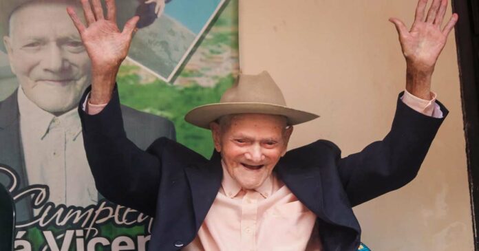The world's oldest man has finally departed; Farewell is the grandfather of 41 grandchildren, 18 great-grandchildren and 12 great-grandchildren