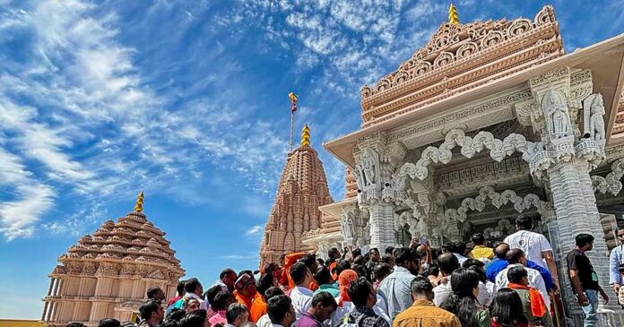 Devotees flock to Hindu temple in Abu Dhabi; 3.5 lakh people visited in the first month!