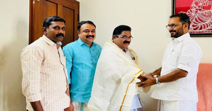 Saji Manjakadam at BJP state committee office meets K Surendran; The state president received by wearing a shawl