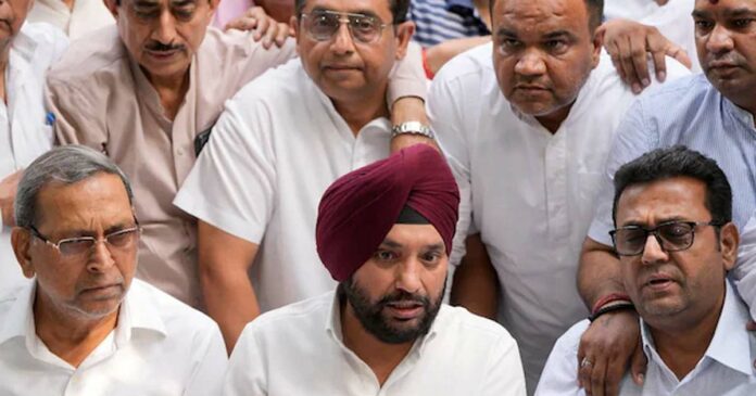 Congress suffered another setback in the national capital; Two former Congress MLAs resigned