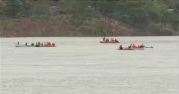 Ended today's search for Arjun !Nothing found in 4th spot too ; Ishwar Malpe said that when he dived, he found only mud and rocks