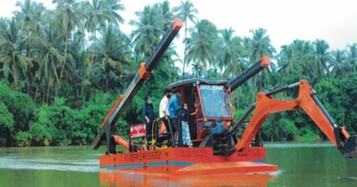 The barge machine under the Agricultural University is being delivered for the Arjun mission! Machine operators to Shirur