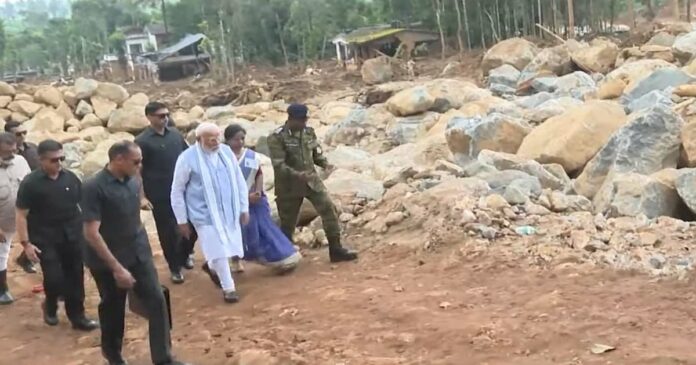 The Prime Minister walked into the disaster area and got to know the severity firsthand; Visit to Vellarmala School