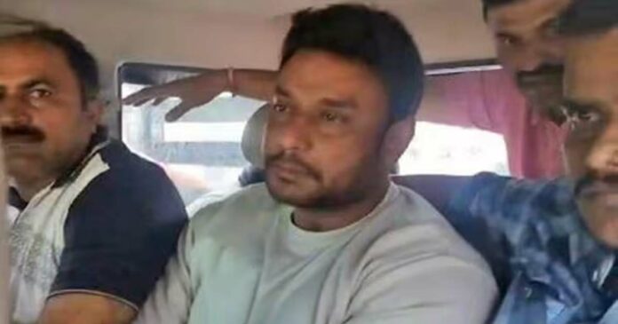 Renuka Swamy murder case! Kannada superstar Darshan, who is in jail, reportedly fell unconscious.