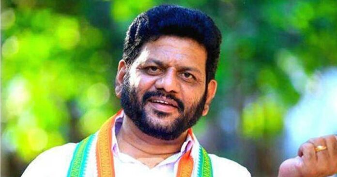 V K SREEKANDAN MP