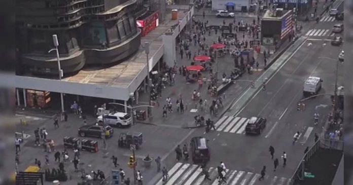 Dramatic America: Times Square Shooting; To save lives, there are many people, there is a solution for one person.